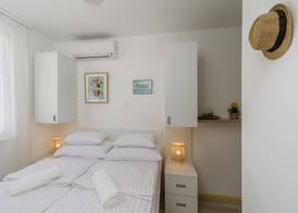 Vila White 3