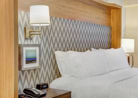 Holiday Inn EAST WINDSOR - CRANBURY AREA by IHG 5