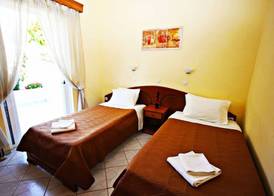 Agios Georgios - 2 Beds - Sleeps 4 - Free Parking 3