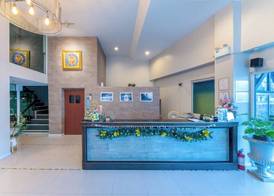 At Hua Lamphong Hotel 5