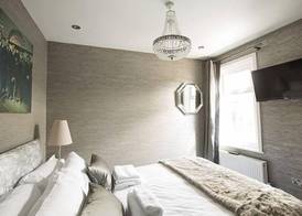 Arthur's Bar & Accommodation 5