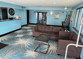 Days Inn by Wyndham Neenah 4