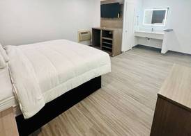 Rodeway Inn Mineola 2