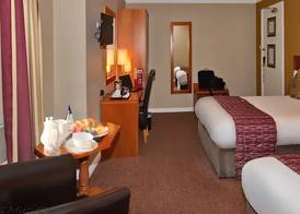 Eviston House Hotel 4