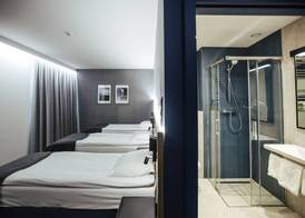 Air Hotel 4