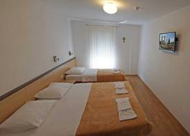 Hotel Dina 4