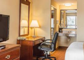 Quality Inn Calera I-65 exit 231 4