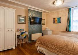 Brighton Surf Guest House 4