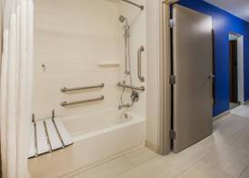 Holiday Inn Express & Suites UKIAH by IHG 3