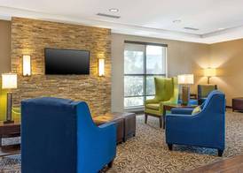Comfort Inn & Suites At CrossPlex Village 2