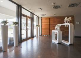 One Hotel & Restaurant 2