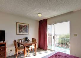Desert Hot Springs Spa Hotel 4