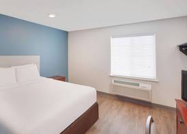 WoodSpring Suites Bentonville 4