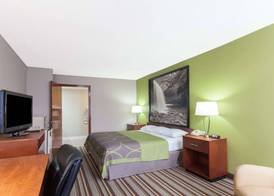 Super 8 by Wyndham Clarksville Northeast 5