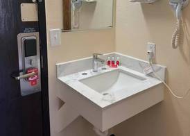 Ember Inn Suites Waite Park - St Cloud 4