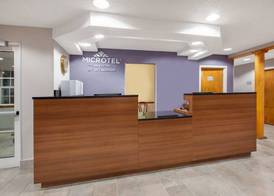 Microtel Inn & Suites by Wyndham Pittsburgh Airport 2