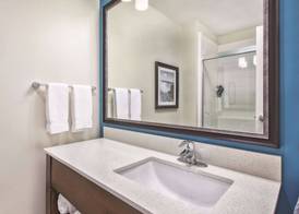 La Quinta by Wyndham Niagara Falls 4