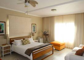 Dolphin Inn Guesthouse 2