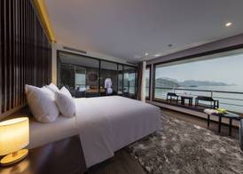 Scarlet Pearl Cruises - Wonder On Lan Ha Bay 5