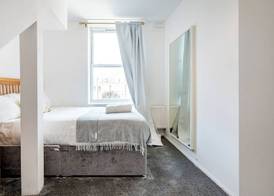 Spacious London stay - 3 Bedroom property 5
