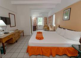 Pineapple Court Hotel 5