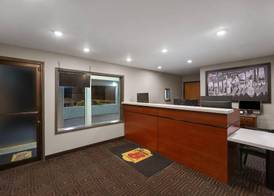 Super 8 by Wyndham Fort Bragg 4