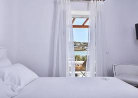 Mykonos Waves Beach House & Suites 5