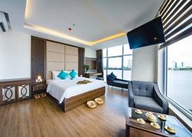 Pariat River Front Hotel 5