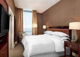Sheraton Suites Calgary Eau Claire 5