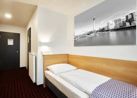 McDreams Hotel Düsseldorf-City 3