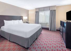 Baymont by Wyndham Brooklyn Center 5