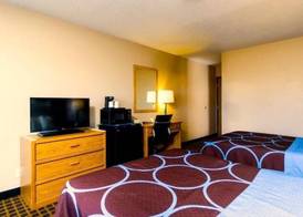 Super 8 by Wyndham Burlington 5
