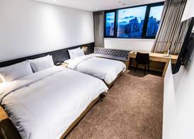 Ashton Hotel 3