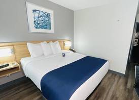 Microtel Inn & Suites by Wyndham Tuscaloosa East 4
