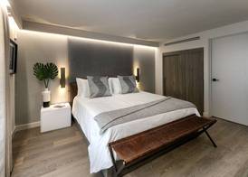 La Jolla Cove Suites 4