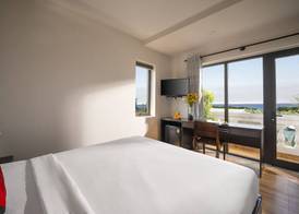Hotel Front Beach 3