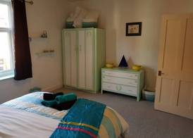 House - Sleeps 4 - Pets Ok - Parking - Garden 2