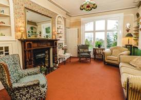 OYO Rayanne House Guest Accommodation 3