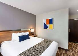 Microtel Inn & Suites by Wyndham Warsaw 3