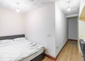 College Street Abode - Guest House 4