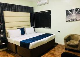 de brit hotel 3