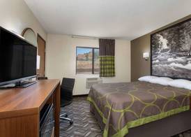 Super 8 by Wyndham Dubois 4
