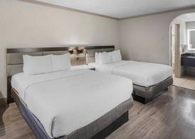 Best Western Plus Executive Suites 4