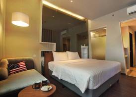 Cabin Hotel 5
