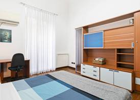 GuestHost - Vittorio Emanuele & Via Roma Colorful Apartment 4