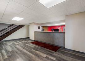 Econo Lodge Duluth near Miller Hill Mall 2