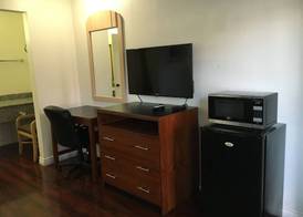 Riverside Inn & Suites 3