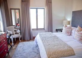 Under Oaks Guesthouse 5