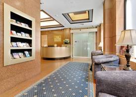 Manor Apartment Hotel 3