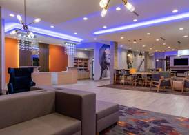 La Quinta Inn & Suites by Wyndham Greensboro Arpt High Point 2